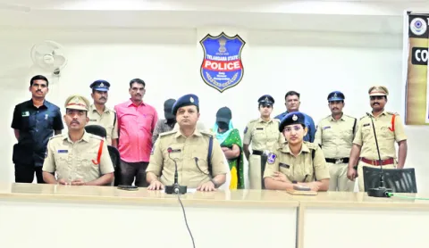 దారిదోపిడీ కేసులో భార్యాభర్తల అరెస్టు