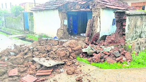 ముగ్గురు పంచాయతీ  కార్యదర్శుల తొలగింపు
