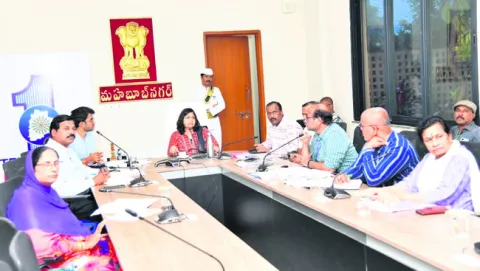 భారీ వర్షాల నేపథ్యంలో అప్రమత్తంగా ఉండాలి 