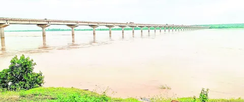 పేరూరు వద్ద క్రమేపీ పెరుగుతూ..
