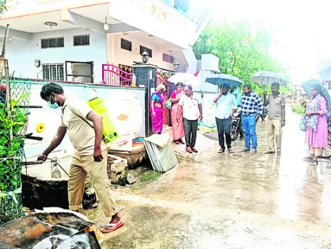 నీటి నిల్వ లేకుండా చూసుకోవాలి