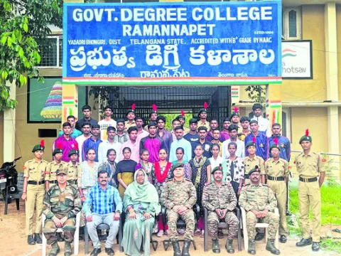 దేశభక్తి, సేవాభావం పెంపొందించుకోవాలి