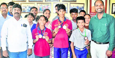 జాతీయస్థాయి పోటీలకు క్యాంపస్‌ చాలెంజ్‌ విద్యార్థులు