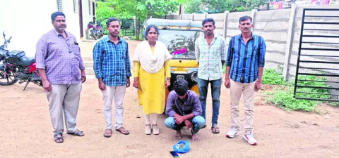గంజాయి తరలిస్తున్న వ్యక్తి అరెస్ట్‌
