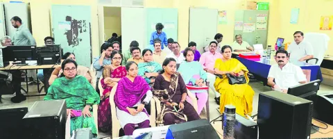 ప్రభుత్వ ఉద్యోగులకు పీఆర్సీ వెంటనే ప్రకటించాలి