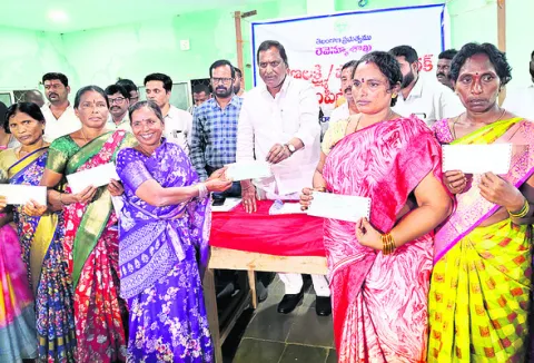 పేదలకు ఇళ్లు కట్టిస్తాం