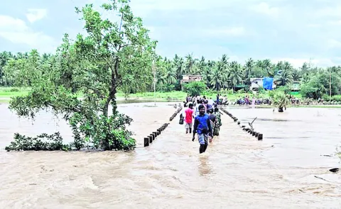 నీట మునిగిన‌  కనకాయలంక కాజ్‌వే