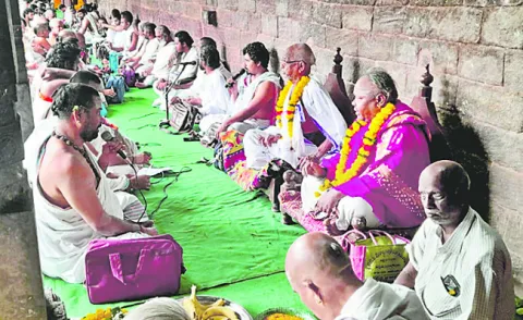 వేద పఠనంతో పులకించిన కుమారారామం 