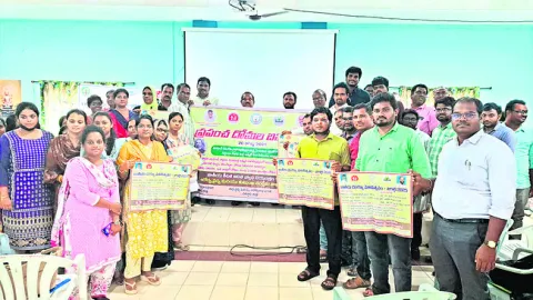 వాల్‌పోస్టర్ల ఆవిష్కరణ 
