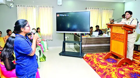 బాలికల భద్రతకు పటిష్ట చర్యలు : ఎస్పీ 