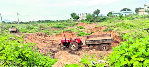 పెద్ద చెరువును చెరబట్టారు 