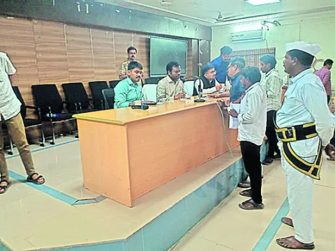 లోదొడ్డి పాఠశాలకుఇద్దరు టీచర్ల నియామకం
