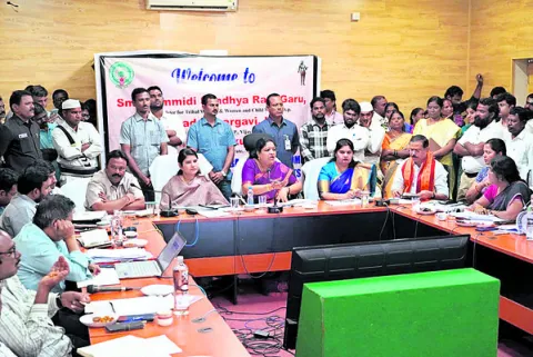 గిరిజన సంక్షేమానికి కృషి 
