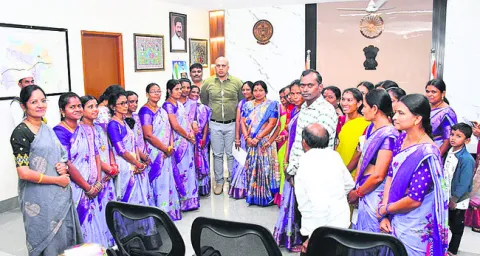 మహిళా సమాఖ్య సేవలు ఆదర్శం