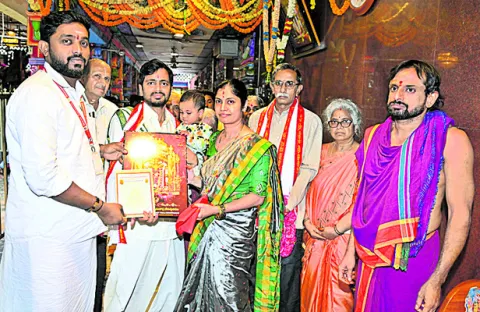 నిత్యాన్నదానానికి పలువురు భక్తుల విరాళాలు 