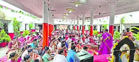 భక్తిశ్రద్ధలతో శత రుద్రాభిషేకం 