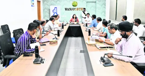 యూరియా పక్కదారి పట్టొద్దు 