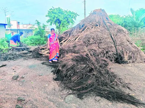 మహిళ ఆత్మహత్యాయత్నం 