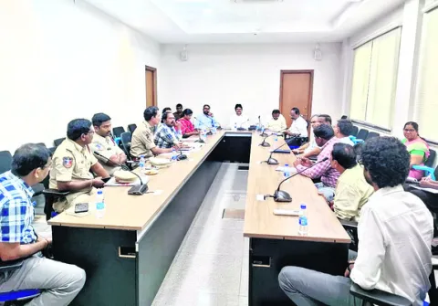 భద్రతా ప్రమాణాలు పాటించాలి
