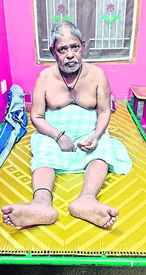 రూ.15 వేల పింఛన్‌ను         రూ.4 వేలకు మార్పు చేశారు 
