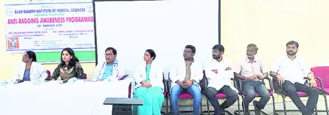ర్యాగింగ్‌ చట్టరీత్యా నేరం