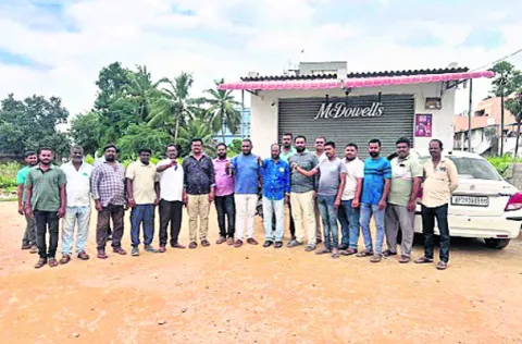 అదనపు వసూళ్లు, ఒత్తిళ్లు భరించలేం 