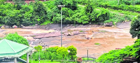 ఉప్పొంగిన చాపరాయి గెడ్డ 