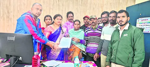 దివ్యాంగులపై కూటమి కక్ష సాధింపు 