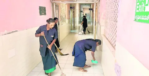 పని భారంతో అవస్థలు 