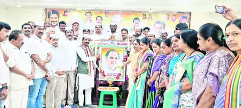 రాజీవ్‌ సేవలు మరువలేనివి..