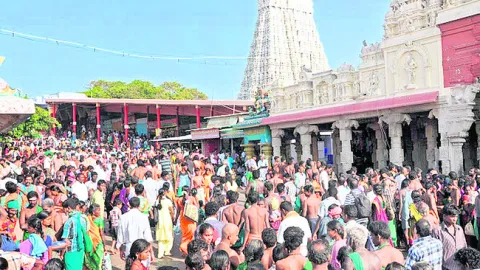 ఆభరణాల అలంకరణలో వివాదం 