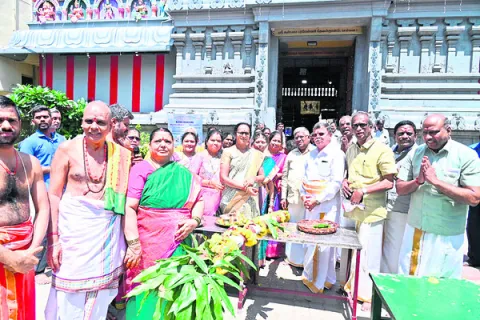 వైభవం.. స్తంభ ప్రతిష్ట