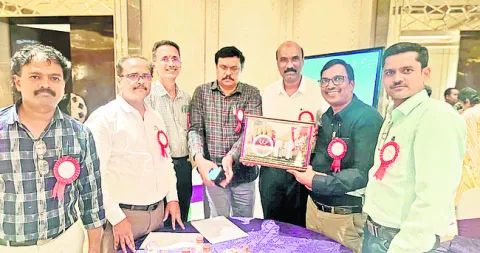 విద్యాశాఖకు రెండు బహుమతులు 