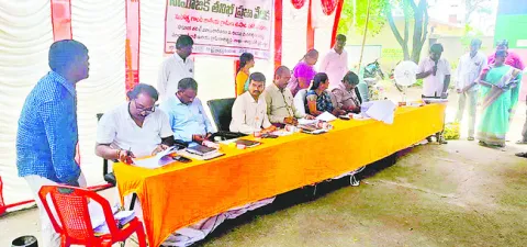 ఉపాధి పనుల్లో భారీ అవినీతి