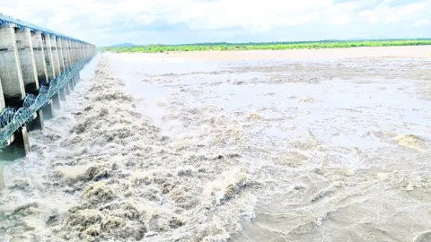జూరాలకు భారీగా వరద 