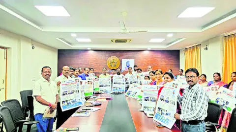 అడ్మిషన్ల పోస్టర్‌ ఆవిష్కరణ