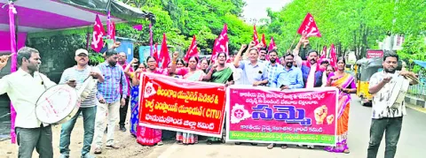 వేతన బకాయిలు చెల్లించాలి