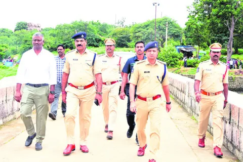 నిషేధిత ప్రాంతాలకు వెళ్లొద్దు