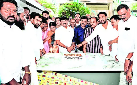 ఘనంగా రవీంద్రనాథ్‌రెడ్డి జన్మదిన వేడుకలు 