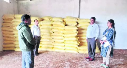 యూరియా అధిక ధరలకు విక్రయిస్తే చర్యలు 
