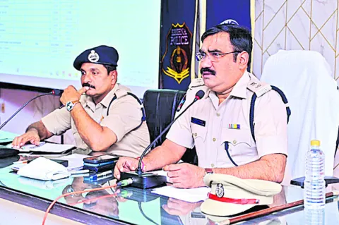 నేరస్తుల కదలికలపై నిఘా పెట్టండి