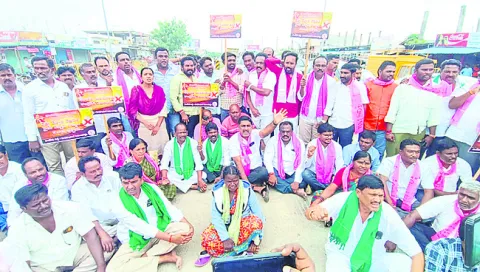 యూరియా తెచ్చే సోయి లేదా?