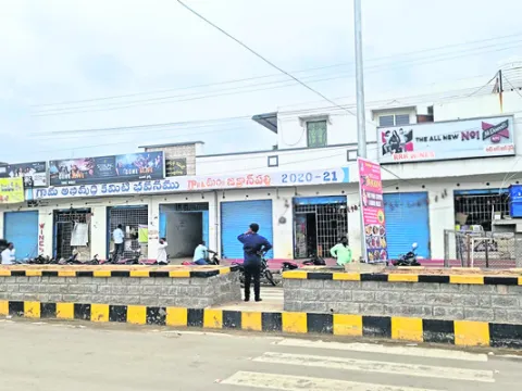 జక్రాన్‌పల్లి వీడీసీ భవనంపై గ్రామస్తుల ఫిర్యాదు 
