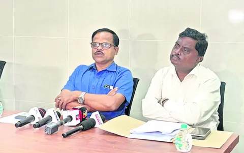 వార్షిక ఫీజులు పెంపు 