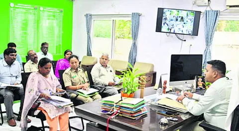 నిర్థారిత వేతనాలు అందజేయాలి