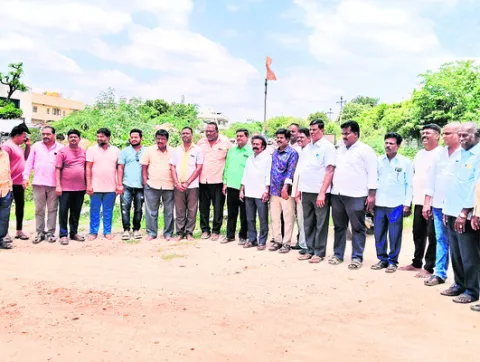 గుడిని కూల్చి.. ఆక్రమణకు యత్నం 