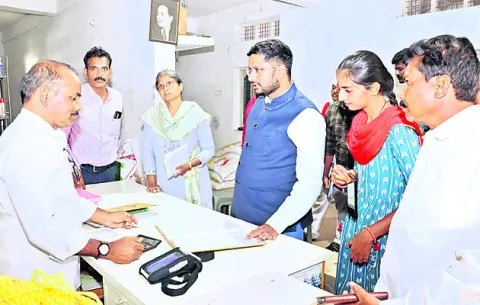 యూరియా కొరత సృష్టించొద్దు