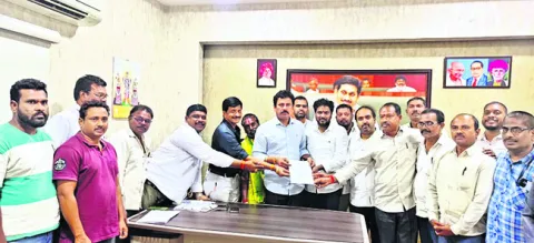 ఉక్కుకార్మికుల పోరాటానికి వైఎస్సార్‌సీపీ మద్దతు