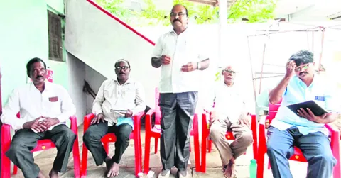 ఇందిరమ్మ కమిటీలను రద్దు చేయాలి