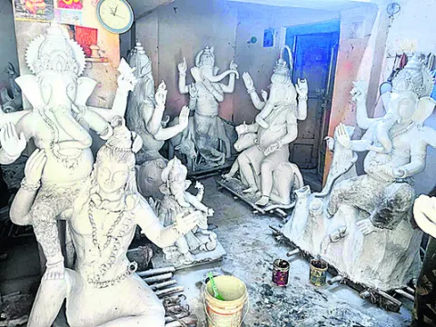 ఇంట్లోనే తయారీ.. 
